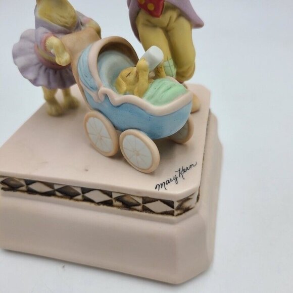 Vintage Willits Mary Kern Clown Music Box Dog Baby Carriage 3881 Statue - Picture 2 of 7